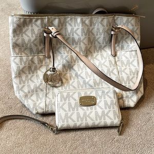 Michael Kors pocket book and wallet